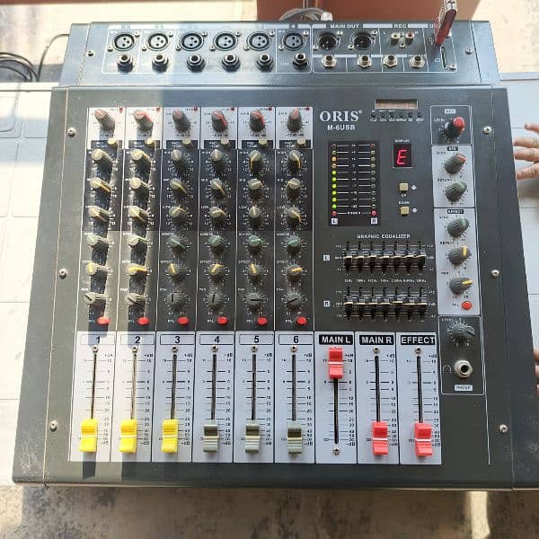 Mixer with Dual 12-inches Speakers 3