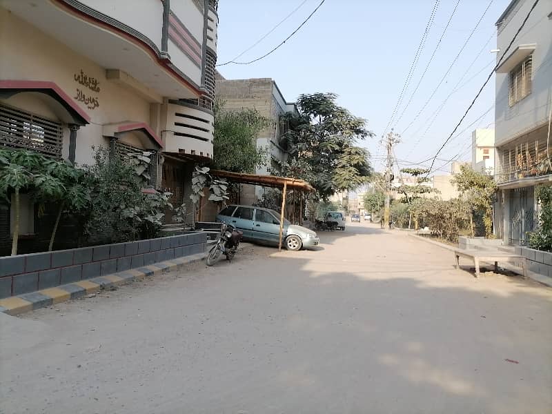 Ideally Located Prime Location Residential Plot Of 400 Square Yards Is Available For sale In Karachi 8