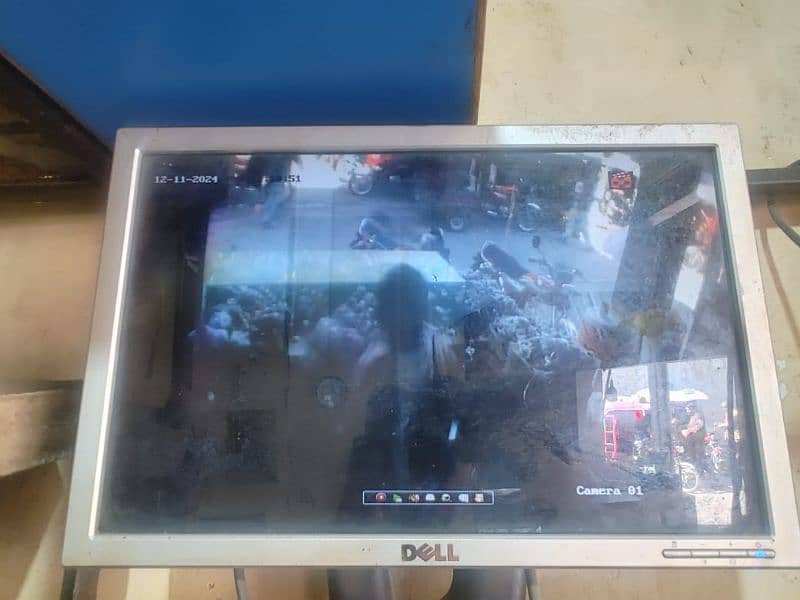 LCD 17 inches WITH 4 Cctv CAMERAS 1