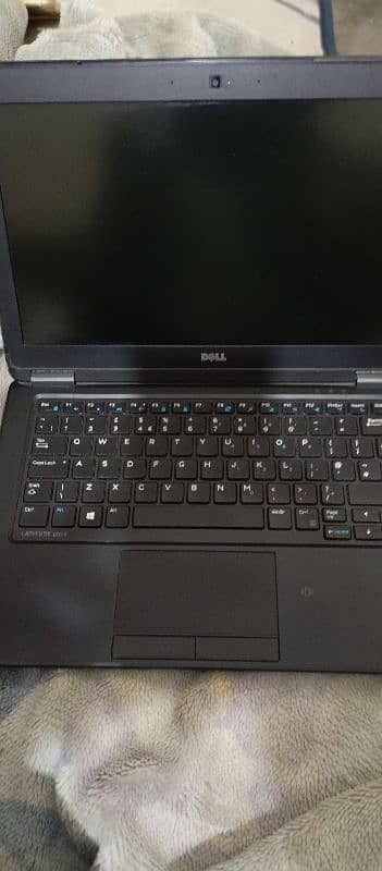 Dell latitude E7250 core i5 6thgen 8gb/256gb 5