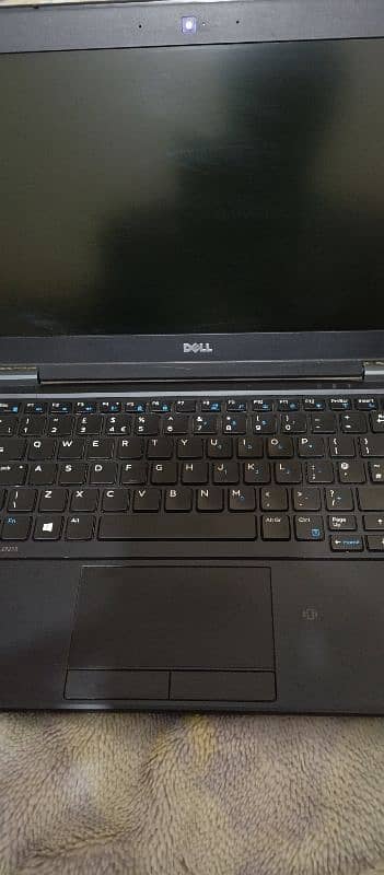 Dell latitude E7250 core i5 6thgen 8gb/256gb 6