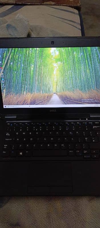 Dell latitude E7250 core i5 6thgen 8gb/256gb 8