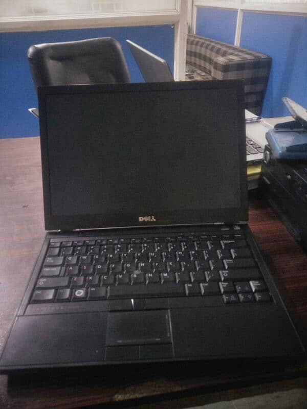 DELL latitude 3