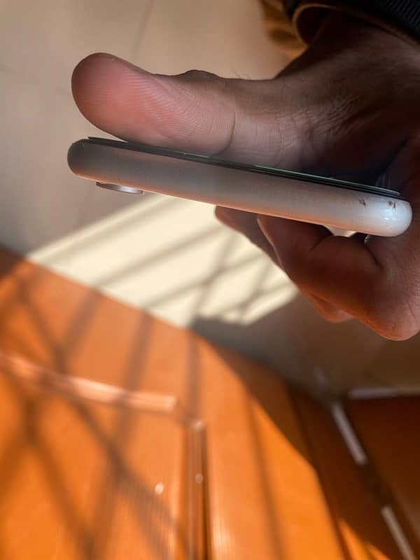 Iphone Xr White Rare Colour 10/10 Condition 2