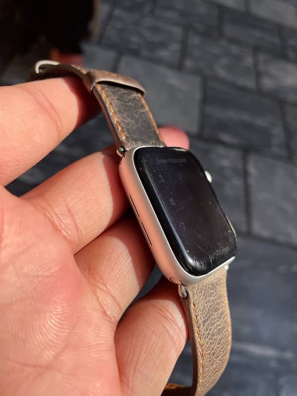 Apple Watch SE 2nd Genraition 44MM 1