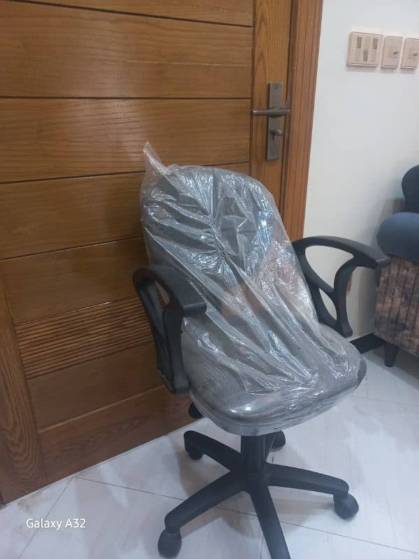 brand new computer chair 1