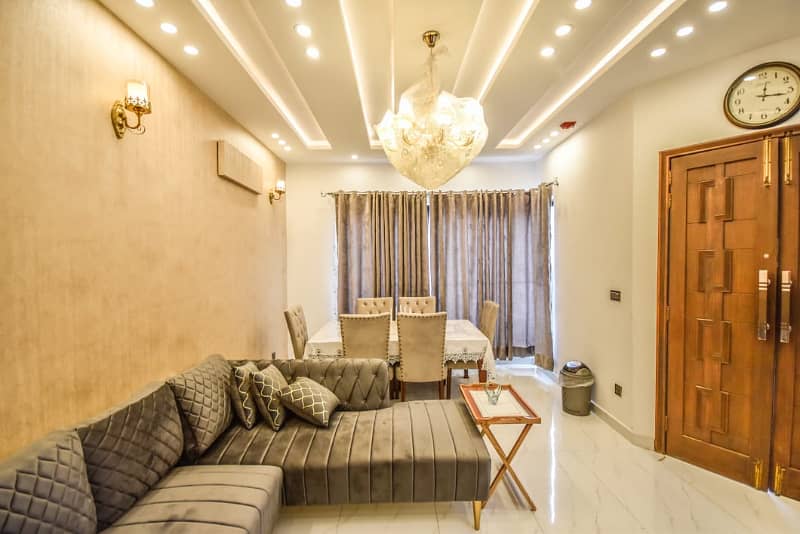 1 Bedroom VIP full furnishe flat for rent per day available in Bahia Town Lahore 0