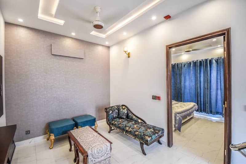 1 Bedroom VIP full furnishe flat for rent per day available in Bahia Town Lahore 1