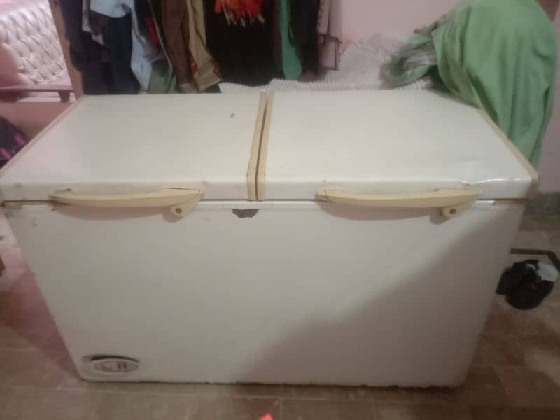 fine condition deep freezer 0