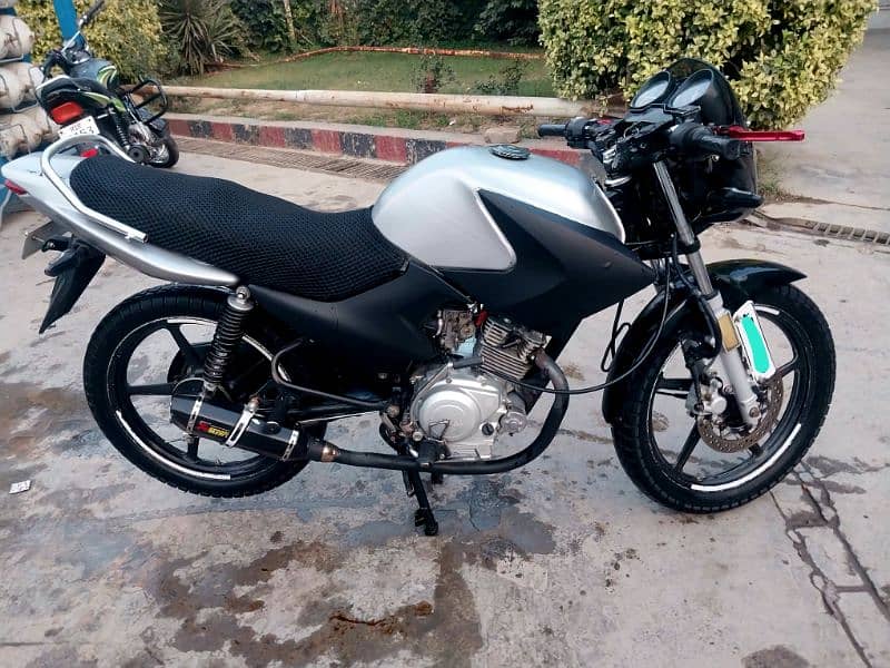 Ybr 125 Model 2016. Exchange posible 1