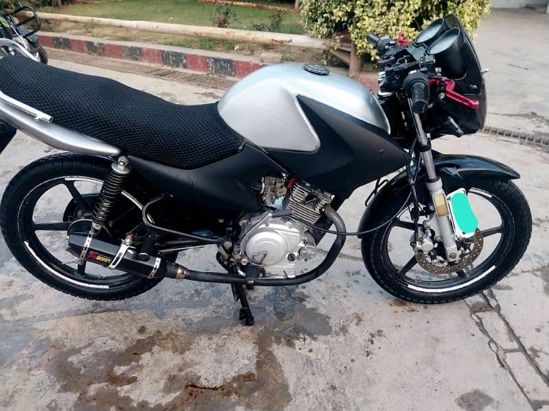 Ybr 125 Model 2016. Exchange posible 4