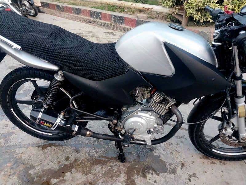 Ybr 125 Model 2016. Exchange posible 5