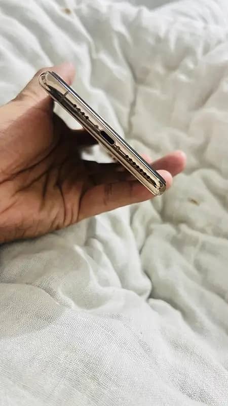 iPhone XS Max 512GB Approved 4