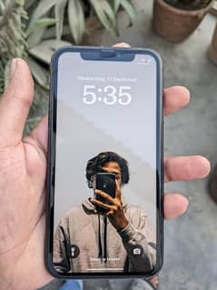 iPhone 11 64gb JV in warranty with box