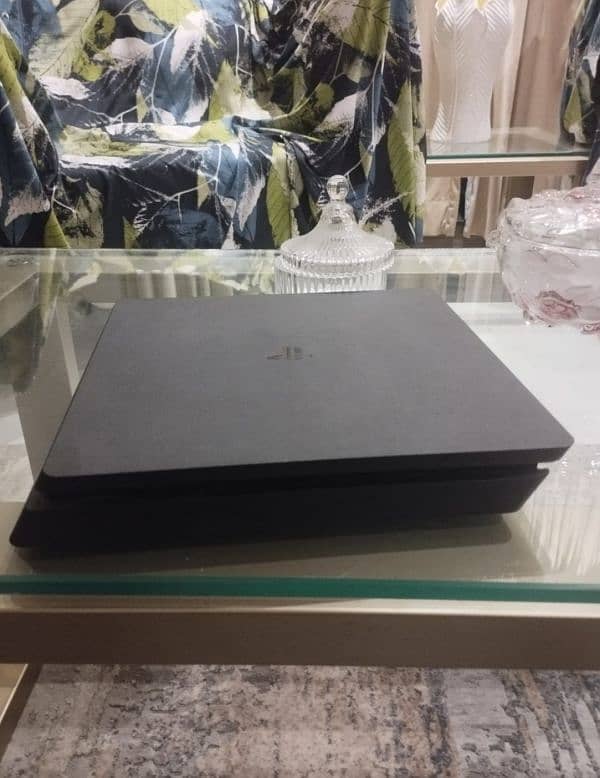 PS4 Slim 500 Gb Mint Condition 2