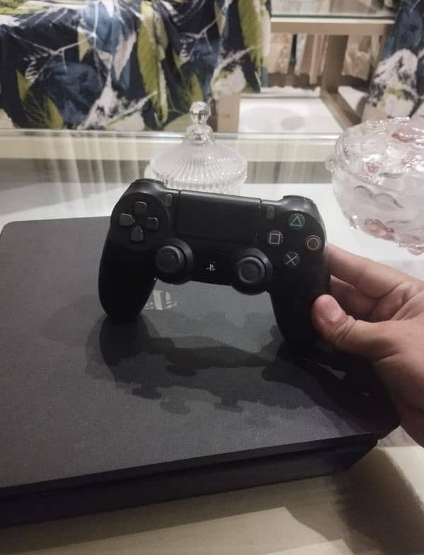 PS4 Slim 500 Gb Mint Condition 3