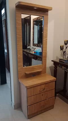 Single light brown Dressing table