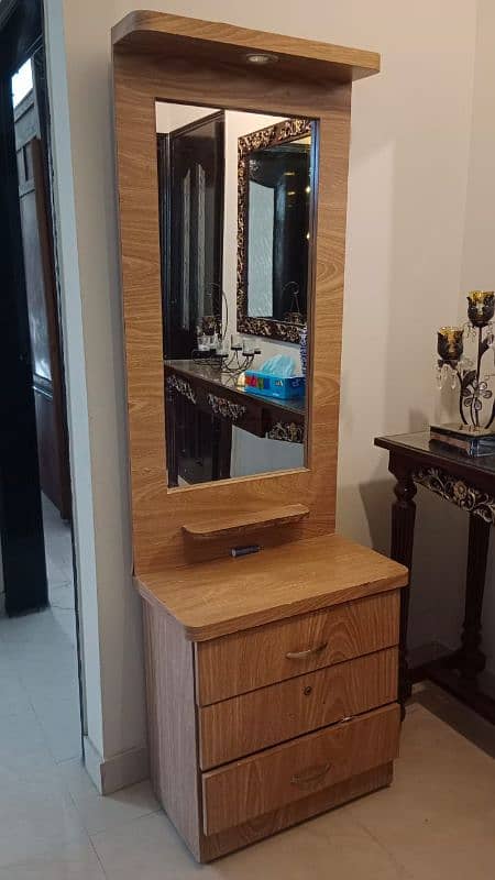 Single light brown Dressing table 0