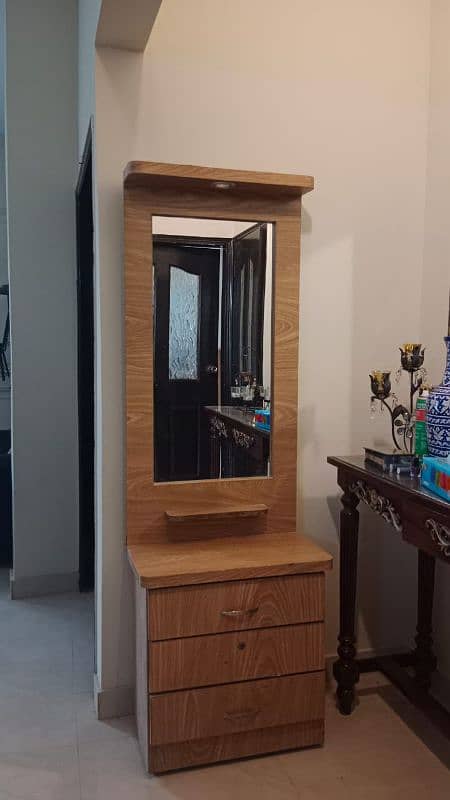 Single light brown Dressing table 2