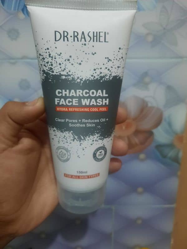 Dr Rashel Charcoal Facewash 1