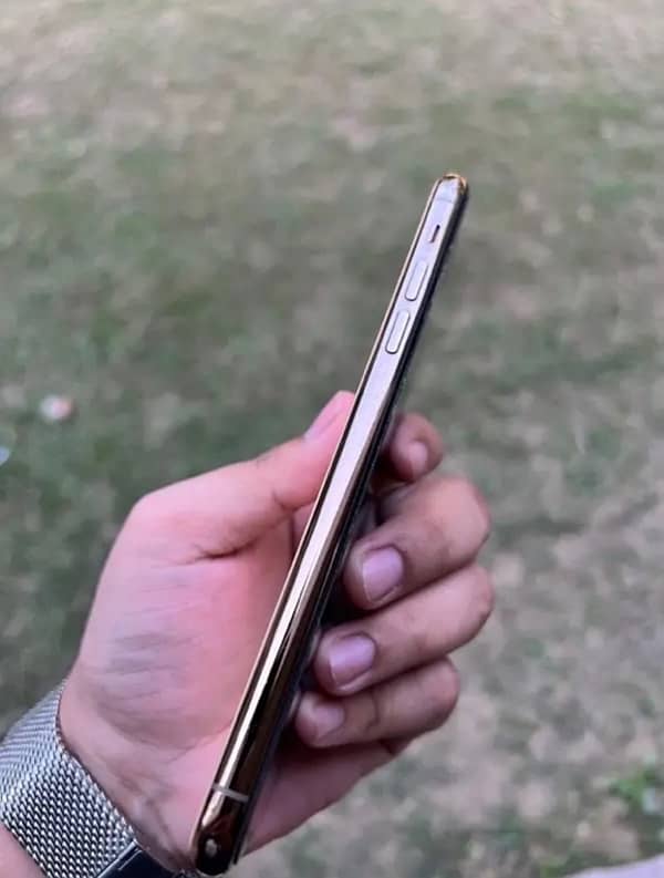 iphone 11 pro max exchange  possible  with iPhone 2