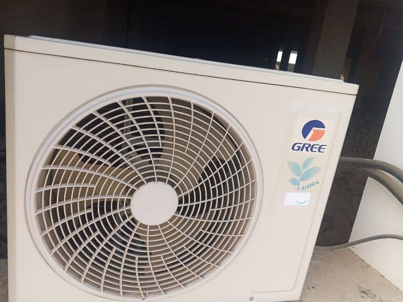 Gree 1.5 Ton Split AC in Sleek Black –with compressor warranty 5