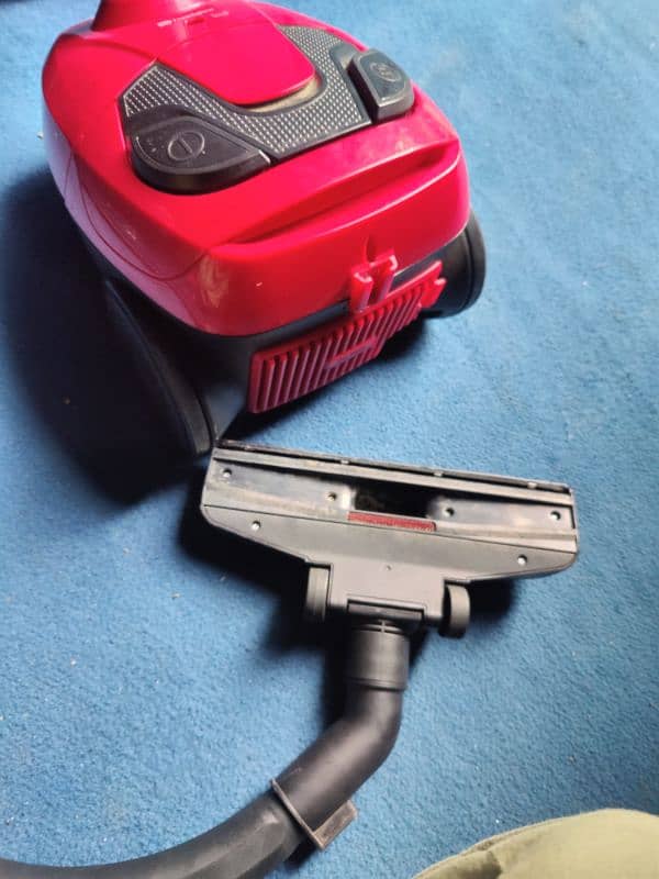 vacuum cleaner . Dowlance company 3