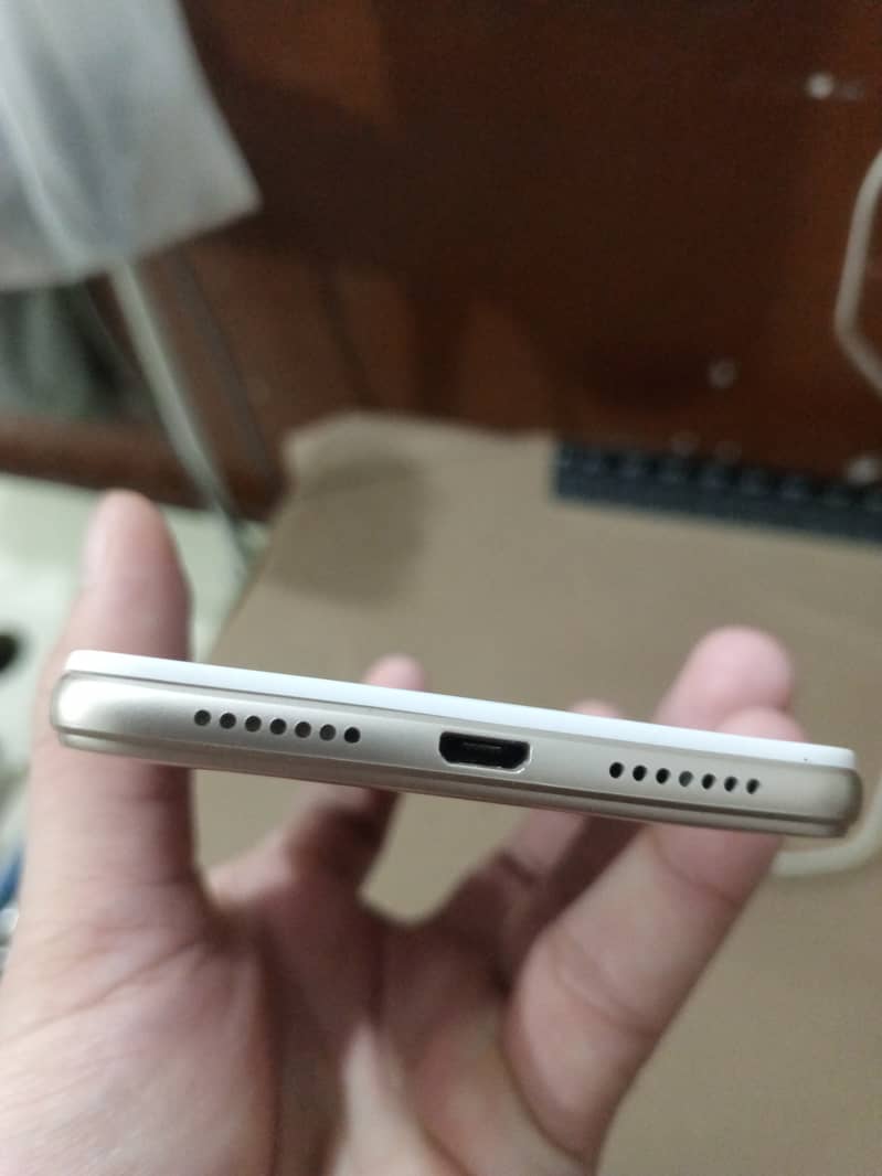 Oppo A 37 1