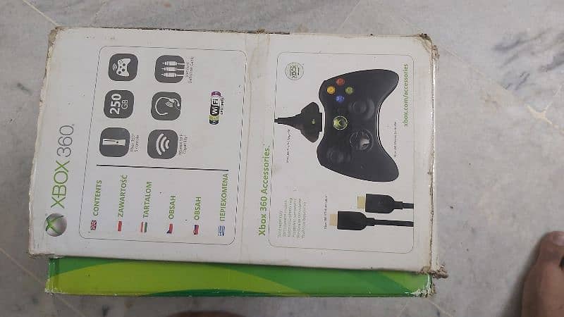 Xbox 360 with steering wheel and pedal 5