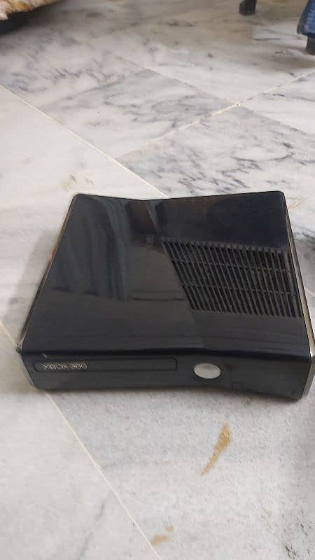 Xbox 360 with steering wheel and pedal 6