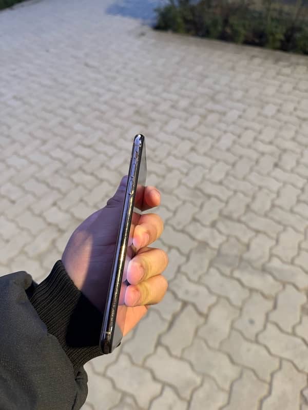 iPhone xs max 4