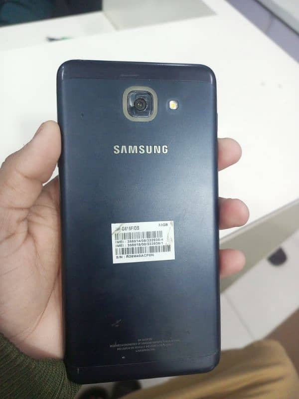 Samsung j7 max 4 GB ram 32 memorie 0