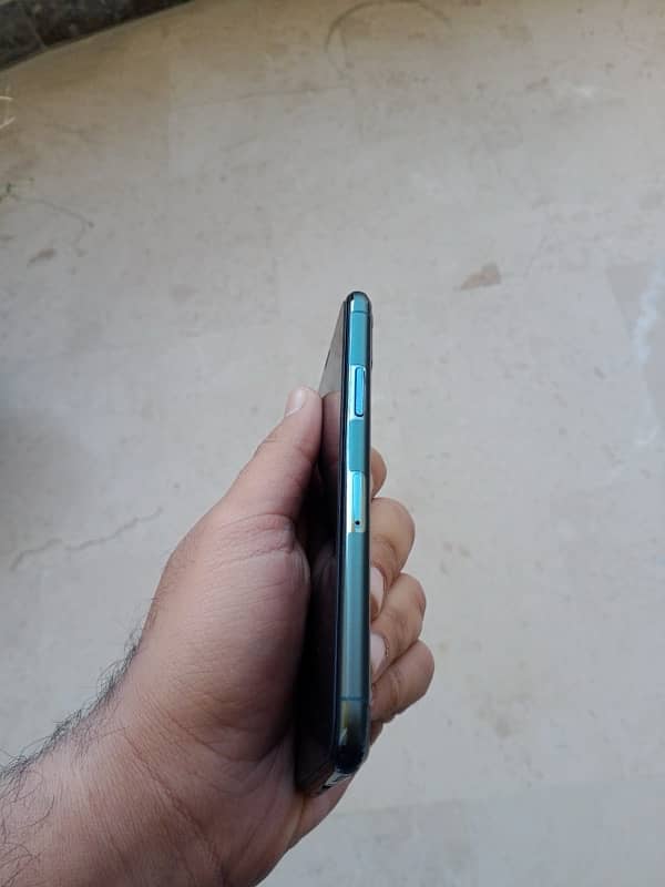 iPhone 11 pro Midnight Green 1