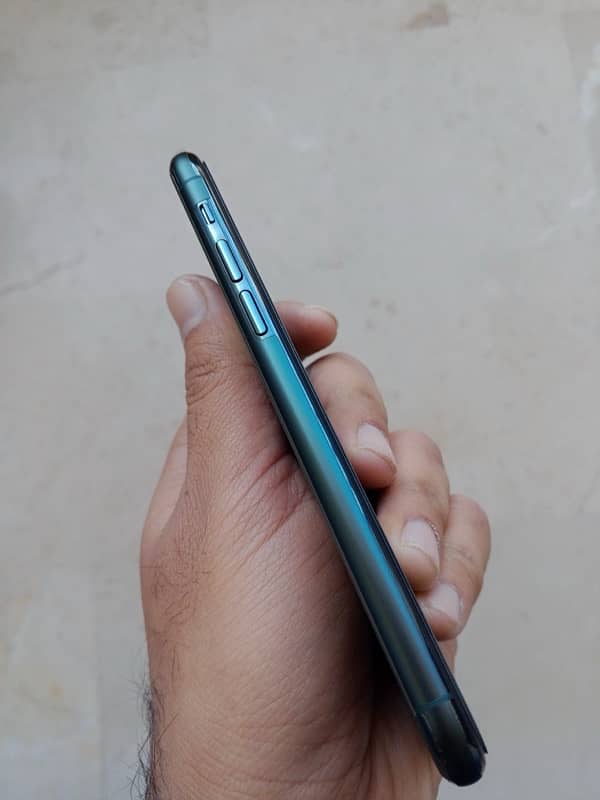 iPhone 11 pro Midnight Green 2