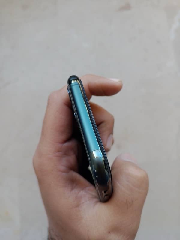 iPhone 11 pro Midnight Green 3