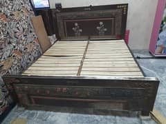 King bed or single side tabel