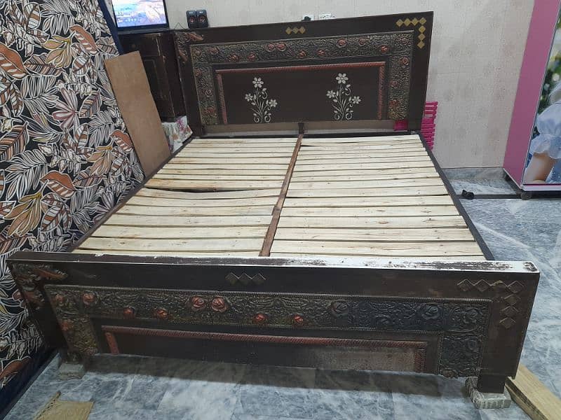 King bed or single side tabel 0