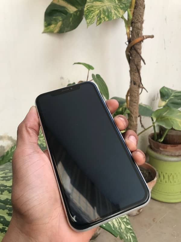 Iphone Xr 64gb In unique white color. 1