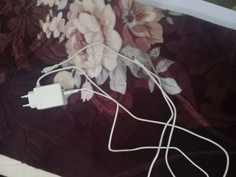 I am selling my mobile opoo F11 8/256 with power bank 13