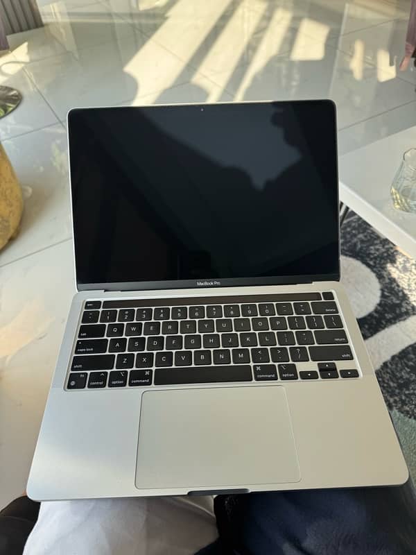 Macbook Pro M1 1TB 16GB 13” Silver 2