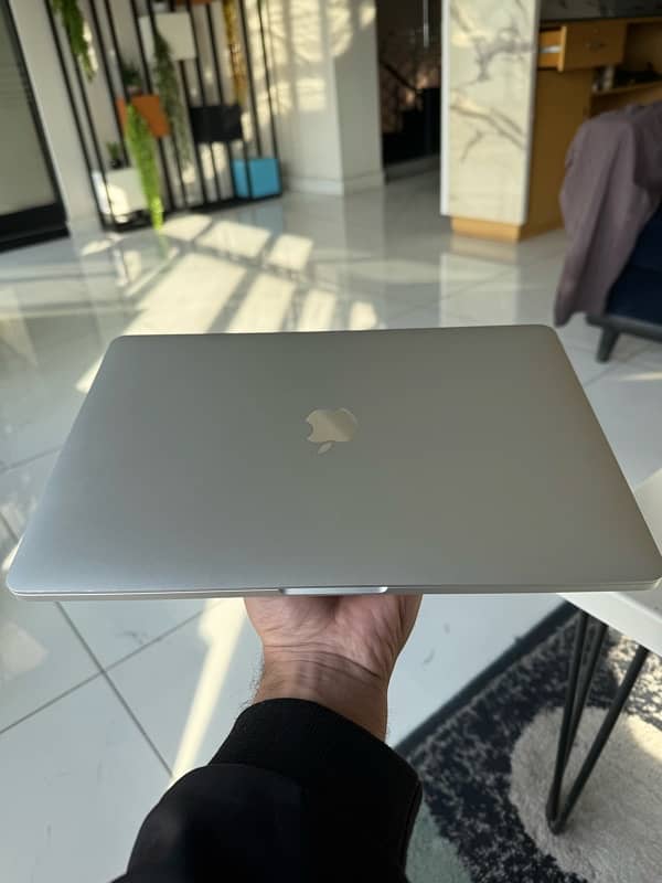 Macbook Pro M1 1TB 16GB 13” Silver 3