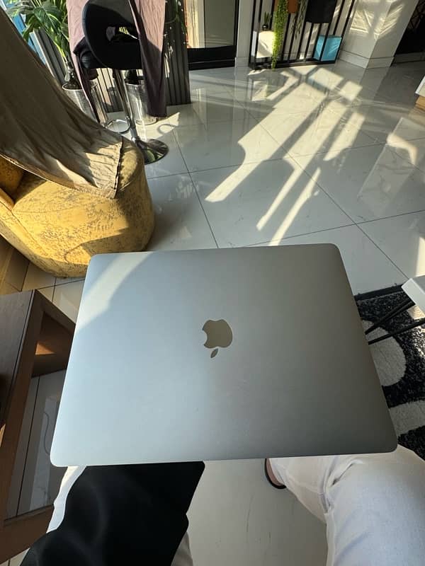 Macbook Pro M1 1TB 16GB 13” Silver 10