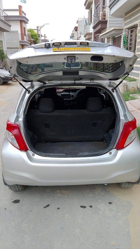 Toyota Vitz 2011 4