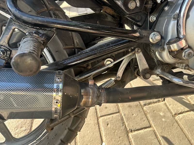 Akrapovic Exhaust with Ybr bend pipe 2