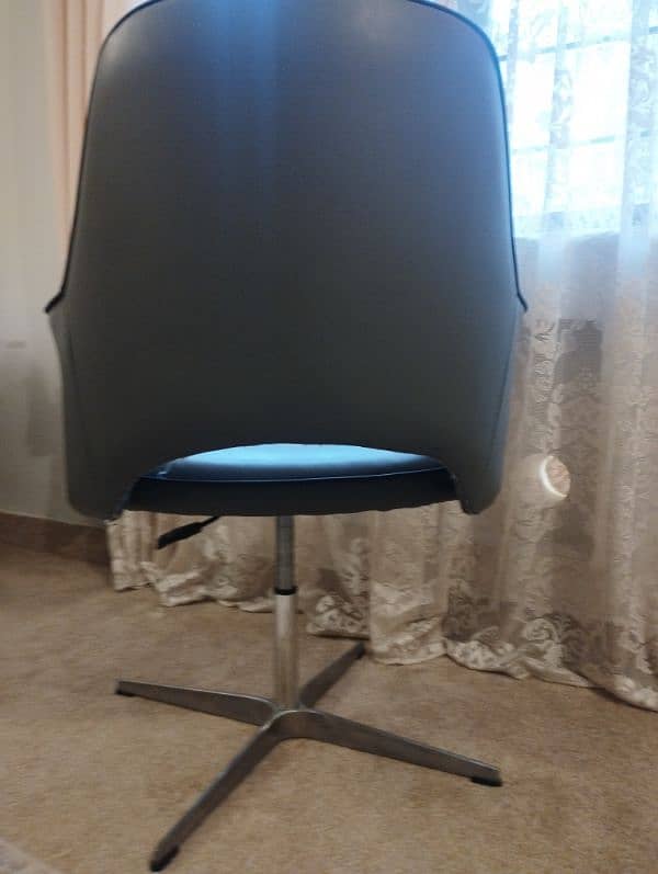 Imported visitor chairs in home use 1