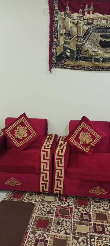 4 seater sofa set with 4 cushions 1