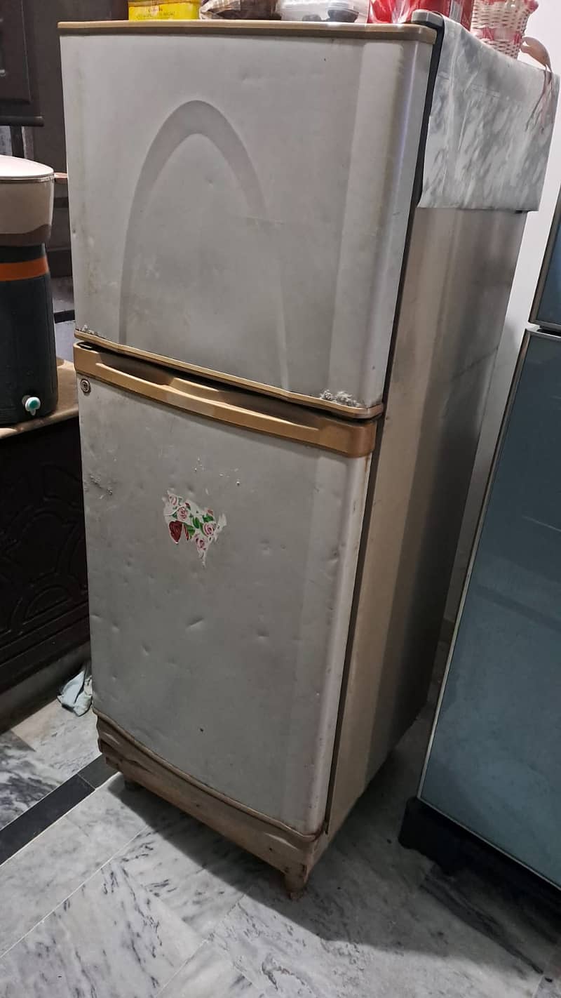 Dawlance Fridge in very good condition 0