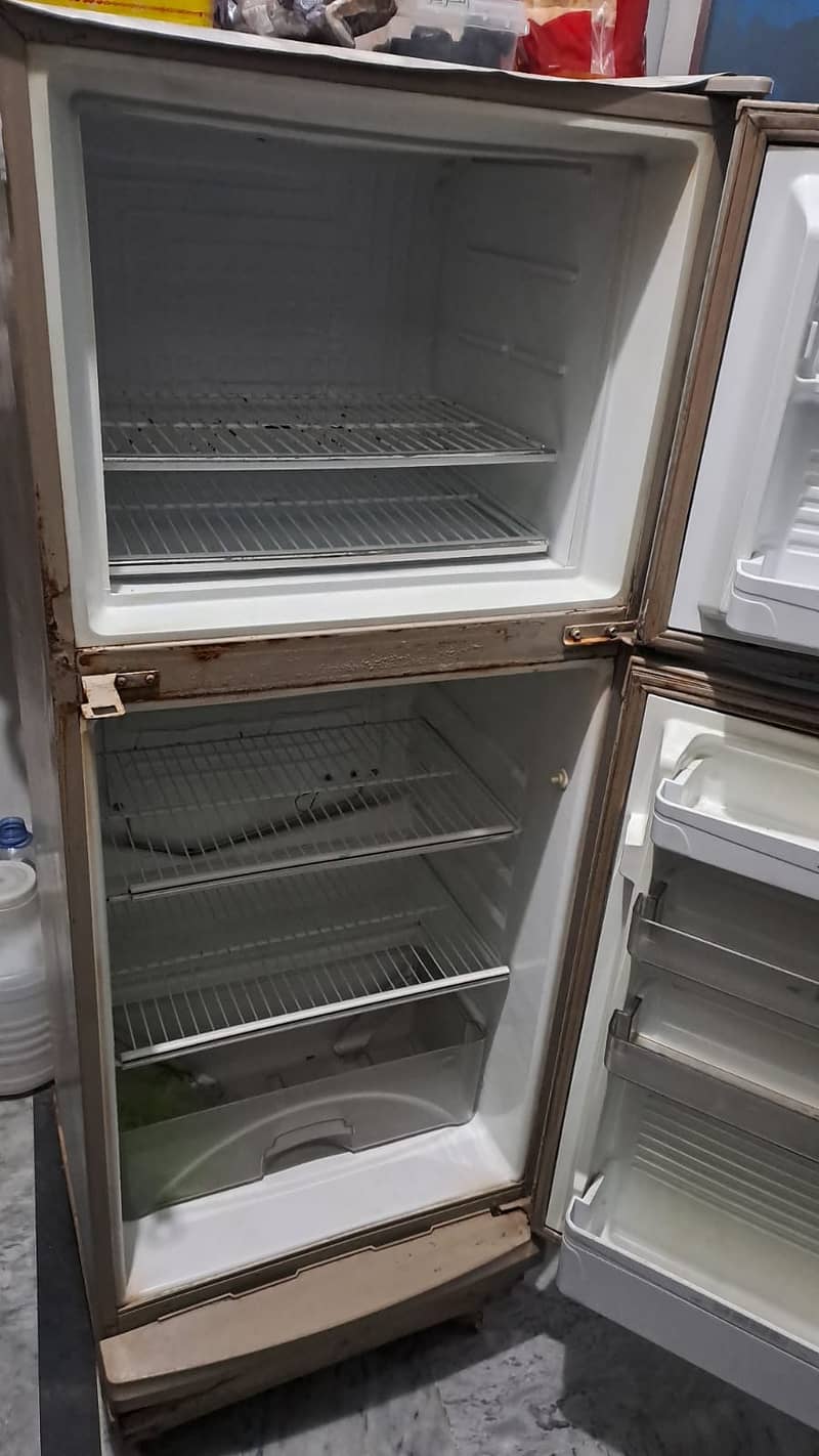 Dawlance Fridge in very good condition 3