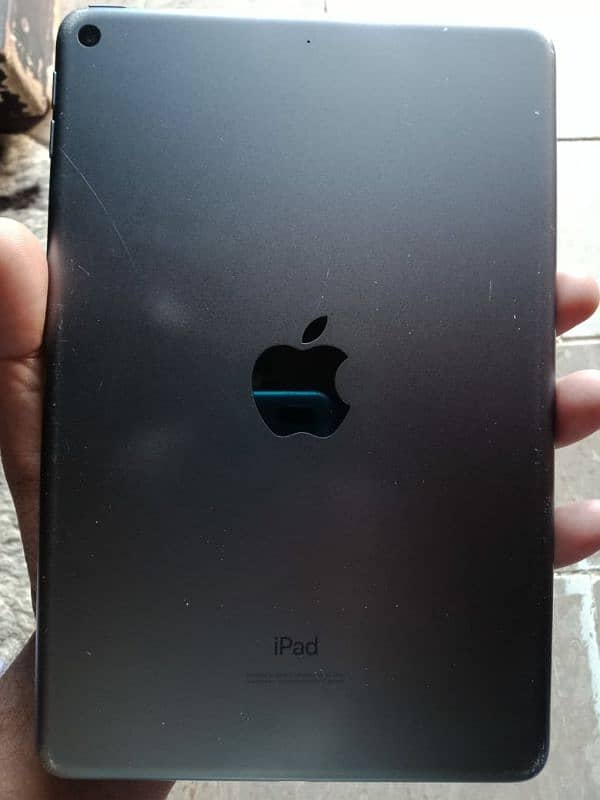 Ipad mini 5 with original charger and box 0