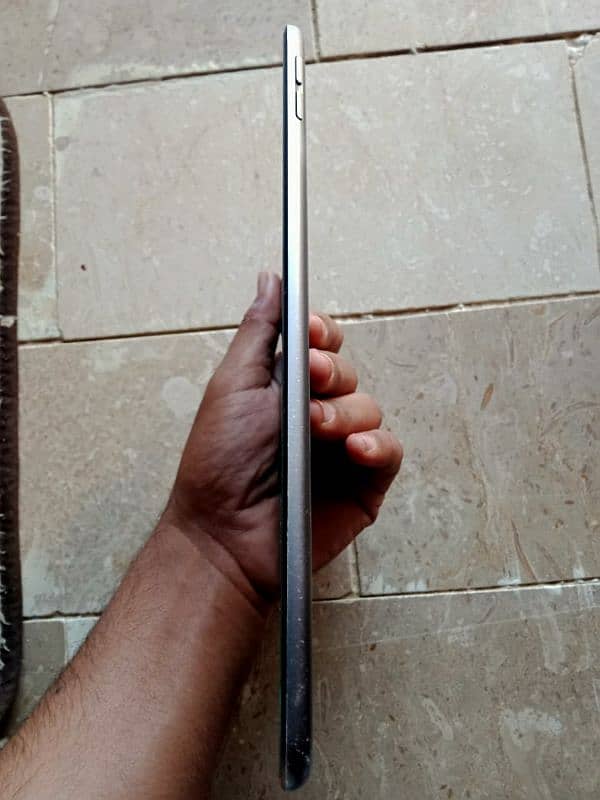 Ipad mini 5 with original charger and box 3